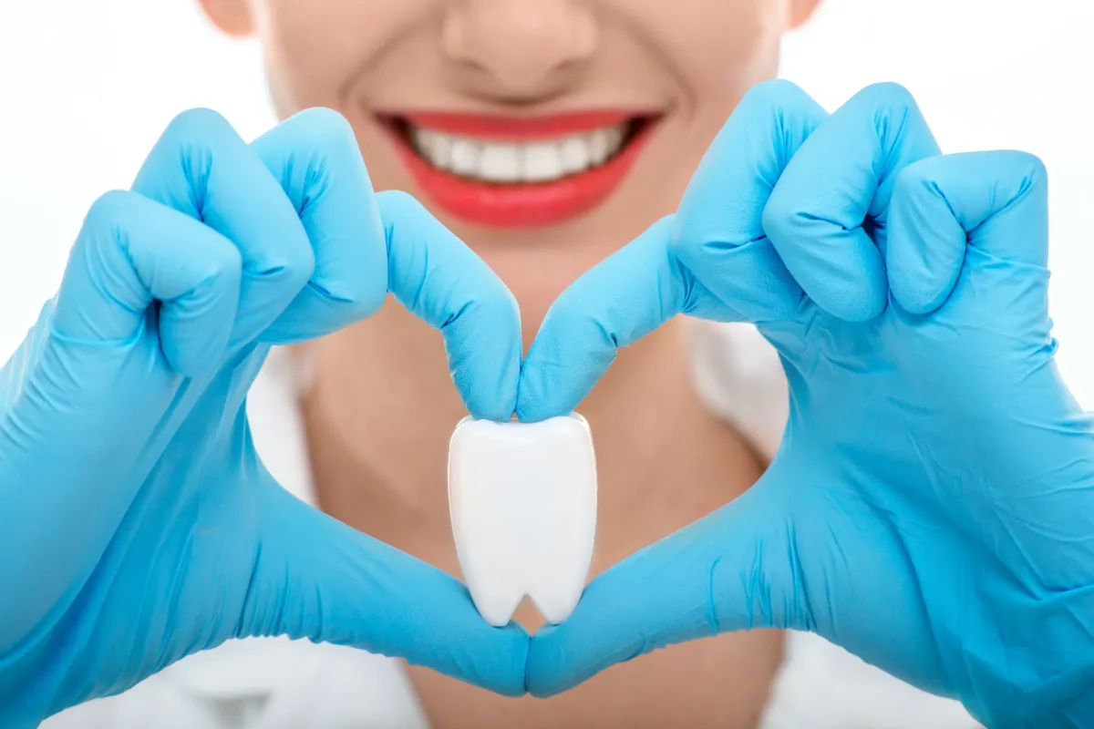 Etlik Diş Polikliniğinde Estetik Diş Kaplama Nasıl Yapılır?